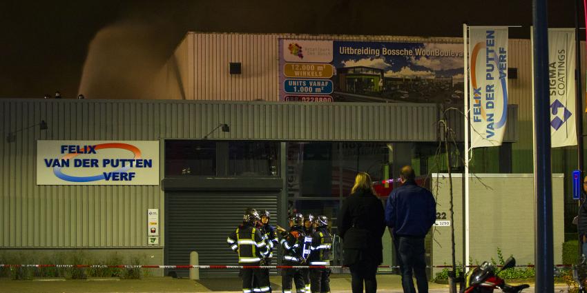 Grote uitslaande brand op bedrijventerrein in 's-Hertogenbosch