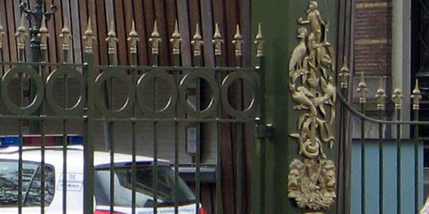 Insluiper bij Artis verliest teelbal op hekwerk van dierentuin