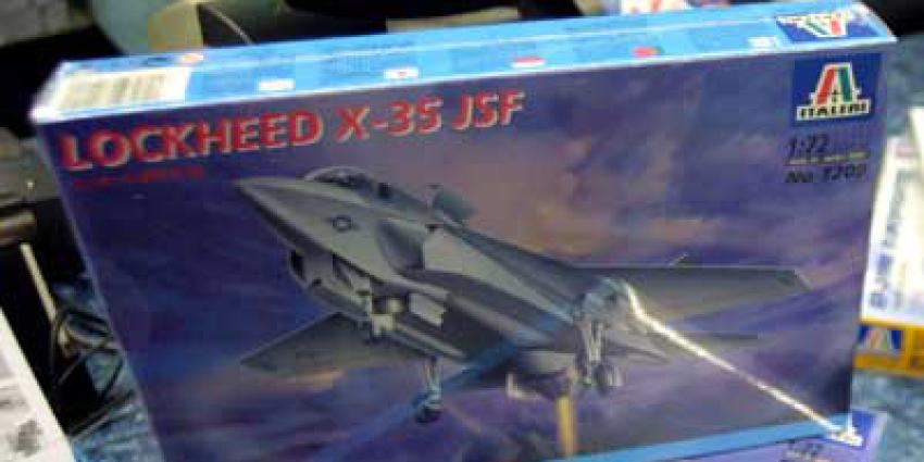 Rekenkamer waarschuwt Hennis voor dollarkoers in aanschaf JSF