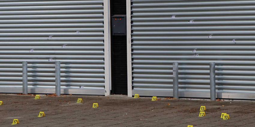 Burgemeester Halsema sluit beschoten bedrijfspand Johan Huizingalaan