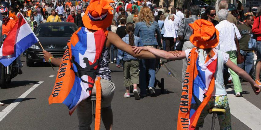 Een terras klaarmaken voor een warme koningsdag