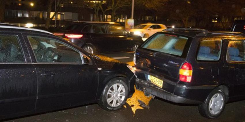 Kop-staartbotsing tussen 4 auto's in Rotterdam 