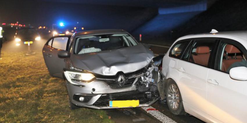 kop-staart-botsing, gieten, n34, drie auto's 