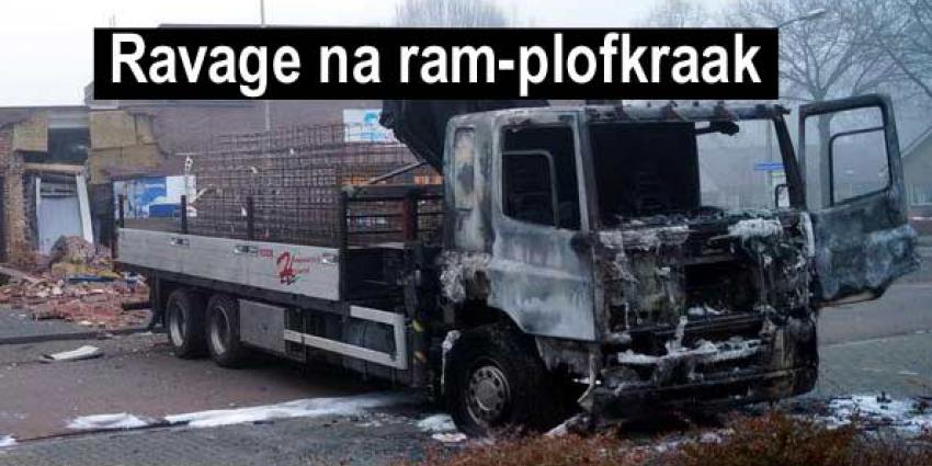 Veel schade na ram- en plofkraak bij geldautomaat Gramsbergen