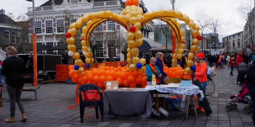 Gezellige drukte op Koningsdag in Heerenveen
