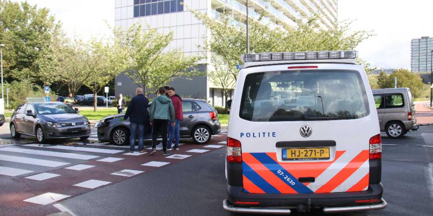 Auto knalt op leswagen  