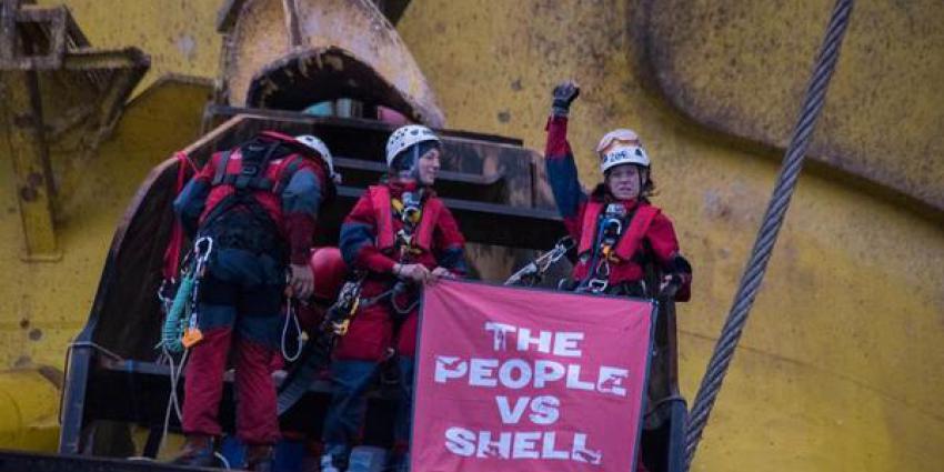 Greenpeace verlaat boorplatform door slecht weer