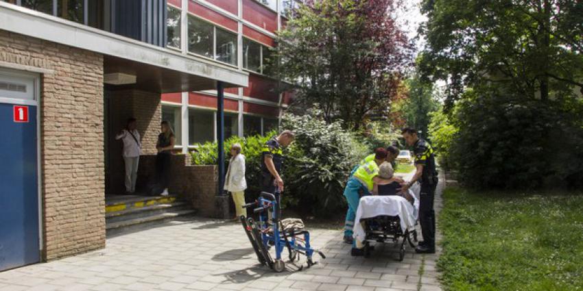 Man stapt in lift die er niet is 