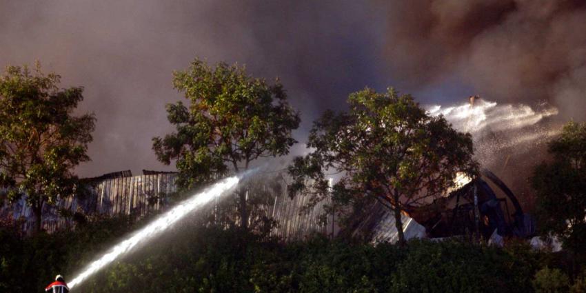 Zeer grote brand papier opslagloods Tilburg