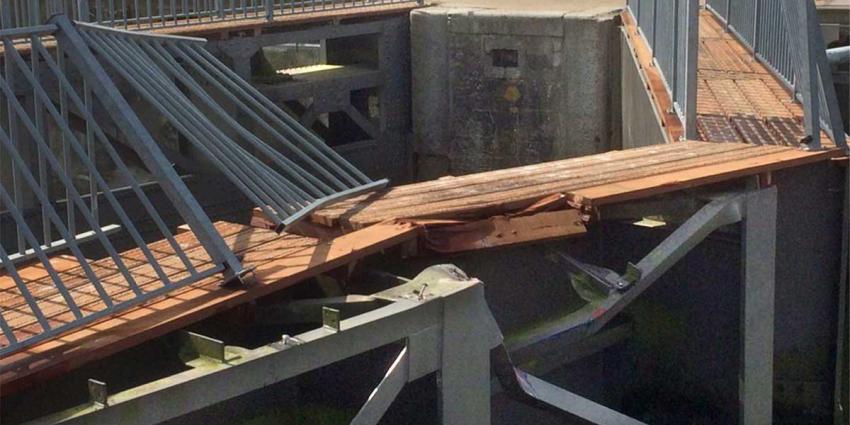 Net gerenoveerde Lorentzsluis na 1 dag door aanvaring al weer dicht