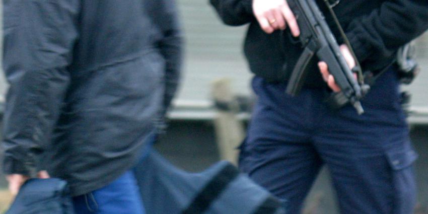 Machinegeweren aangetroffen bij inval in woning Hoogblokland