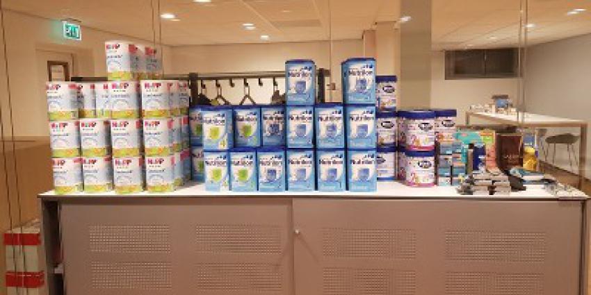 Aangehouden met 89 blikken melkpoeder