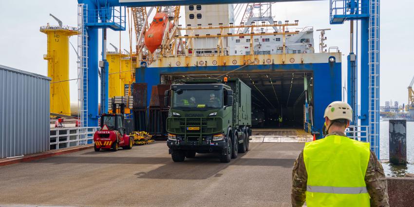 Militair konvooi eemshaven