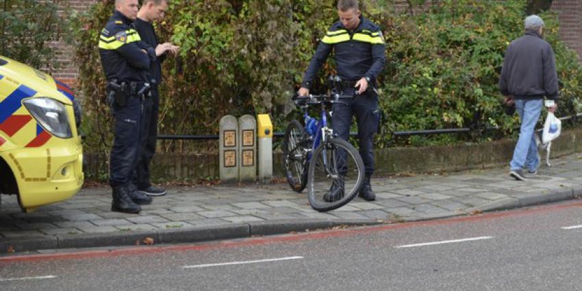 man, mountainbike, gewond, ambulance, aanrijding, auto