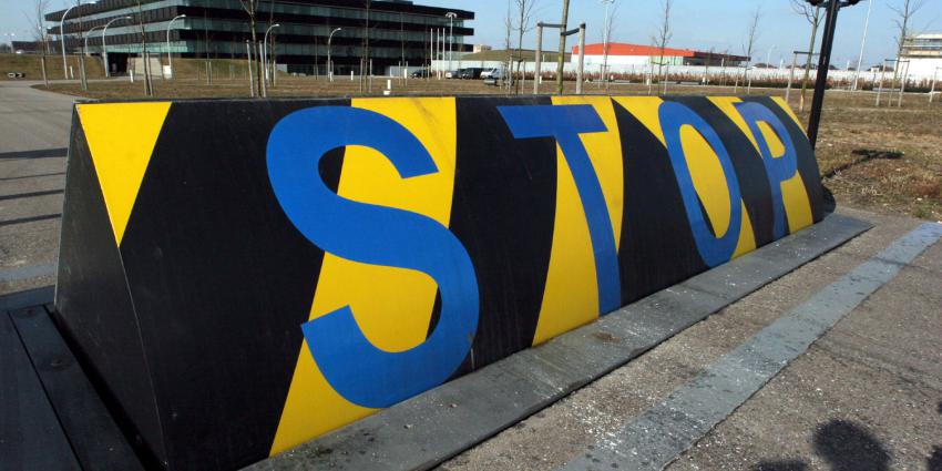 Politie zoekt getuigen na vondst dode man begraafplaats Haarlem