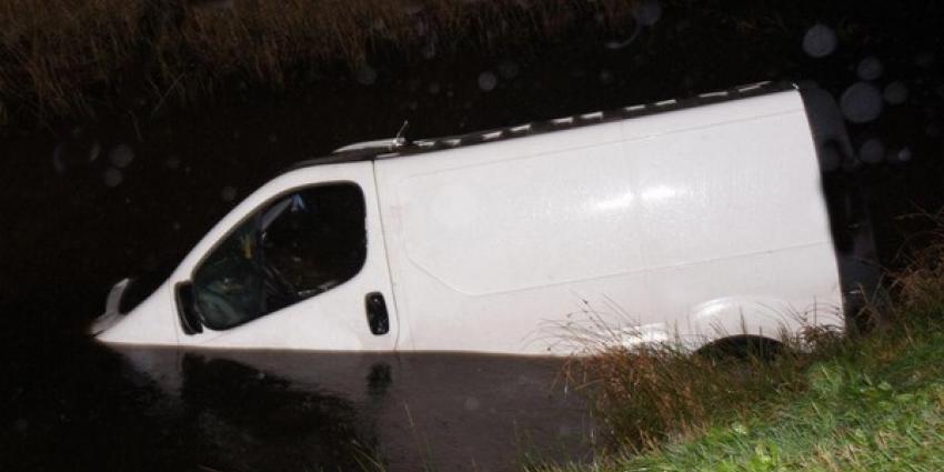 Voertuig te water bij Nieuw Weerdinge doet hulpdiensten massaal uitrukken.