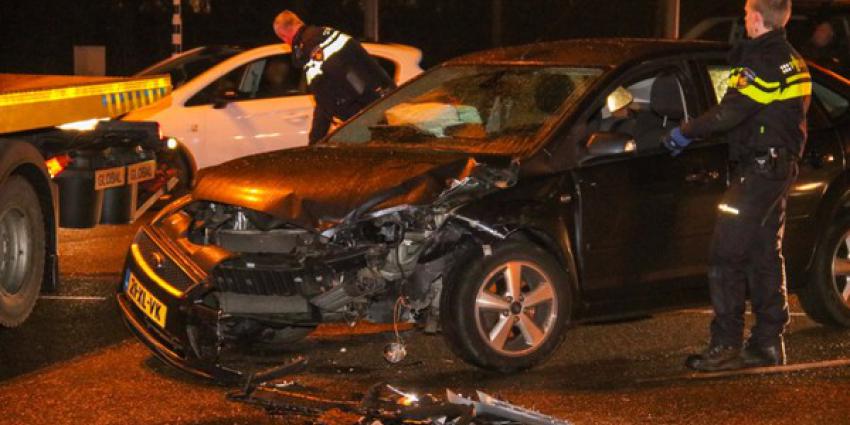 Nieuwe politiewagen zwaar beschadigd na aanrijding