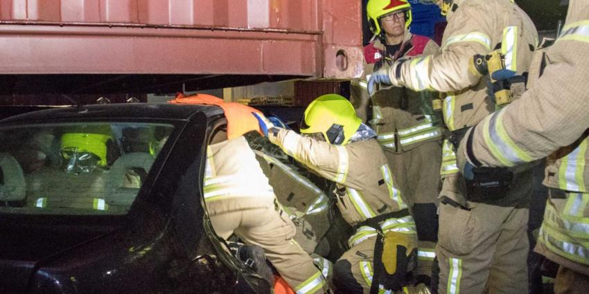 Container valt op auto na 'ongeval'