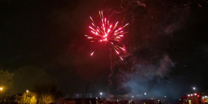 Grote oefening politiehonden met vuurwerk