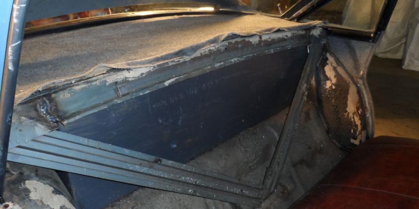 Smokkelaars verstoppen 50 kilo drugs in oldtimer