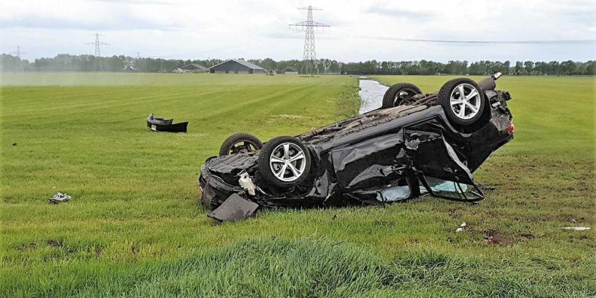 ondersteboven-auto-weiland