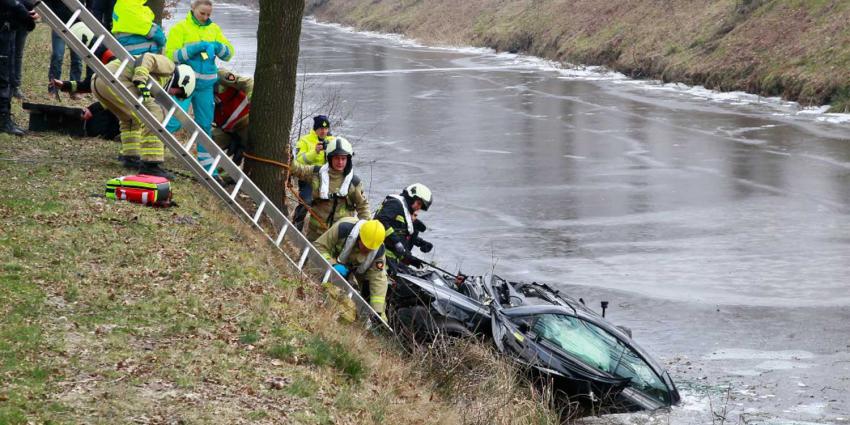 Ongeval Hooghalen voertuig te water