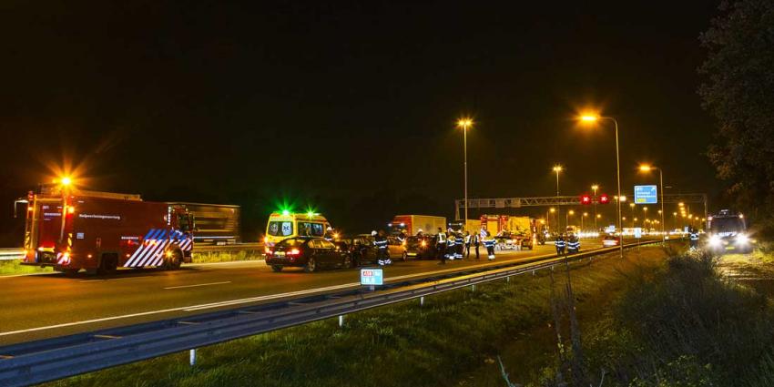 Snelweg A58 dicht na ongeval met 5 voertuigen