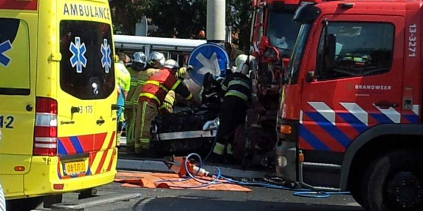 Foto van aanrijding vrachtwagen personenauto Aalsmeer | Miranda van der Sloot