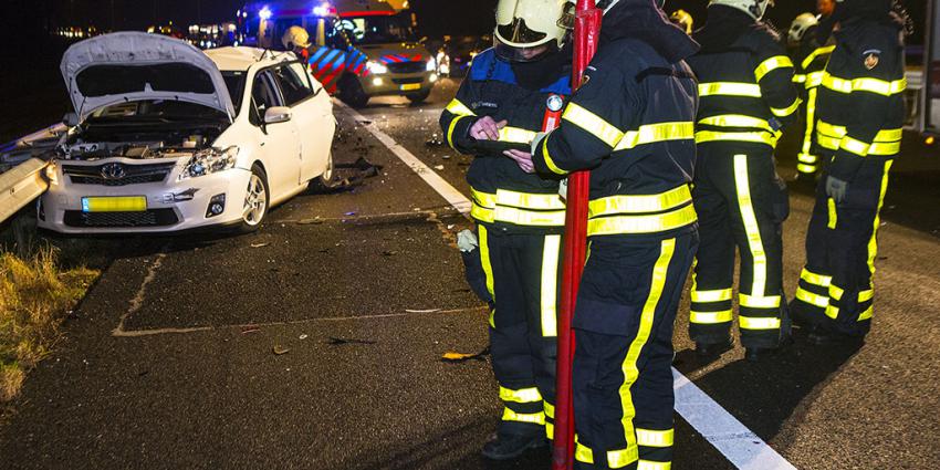 Drie auto's botsen op A58