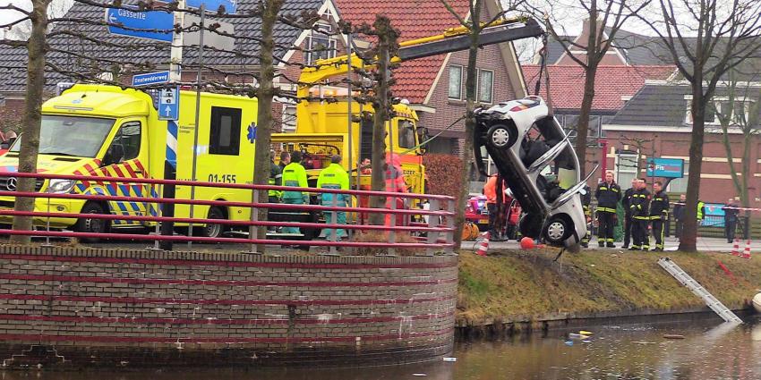 Automobiliste (84) overleden na auto te water Stadskanaal