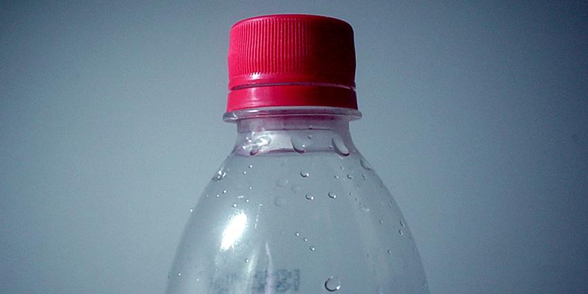 'Statiegeld blijft op grote plasticflessen' 