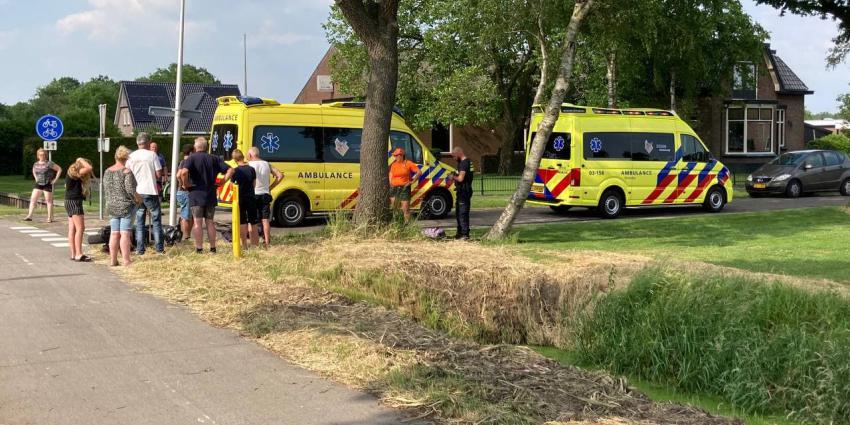 Hulpverleners helpen bij ongeval