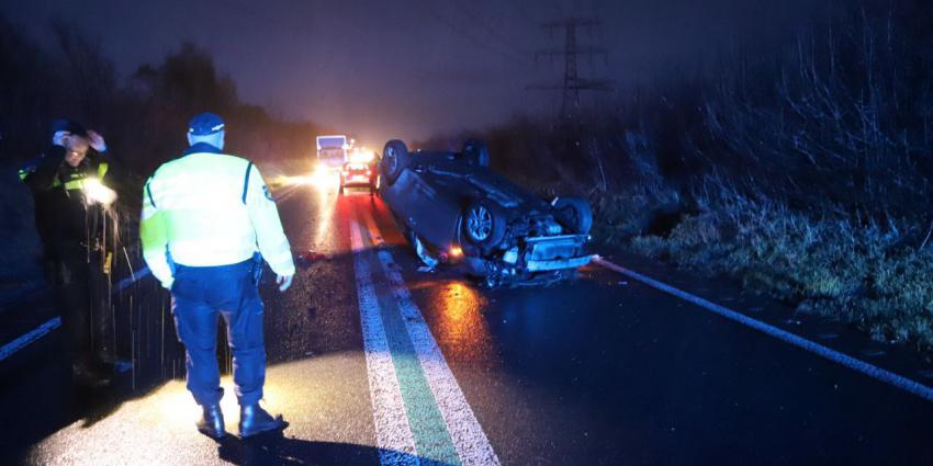 Auto op zijn kop