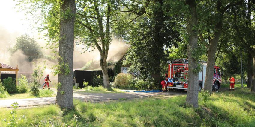 Brandweer dooft brand