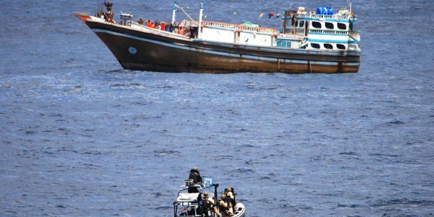Foto van mariniers in actie tegen piraten op zee | Min. Defensie