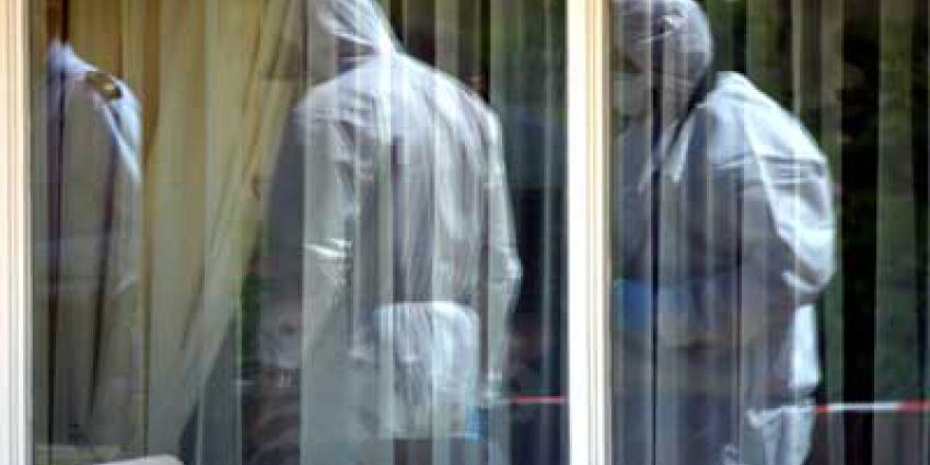 Foto van forensisch onderzoek rond woning | Archief EHF