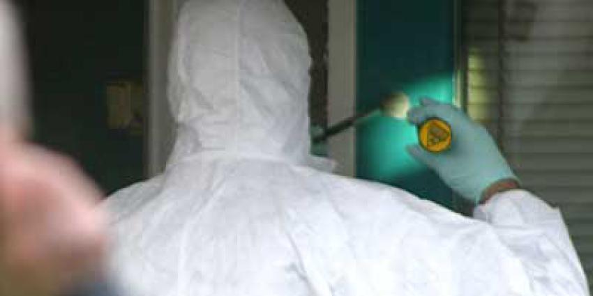 Foto van forensisch onderzoek rond woning | Archief EHF