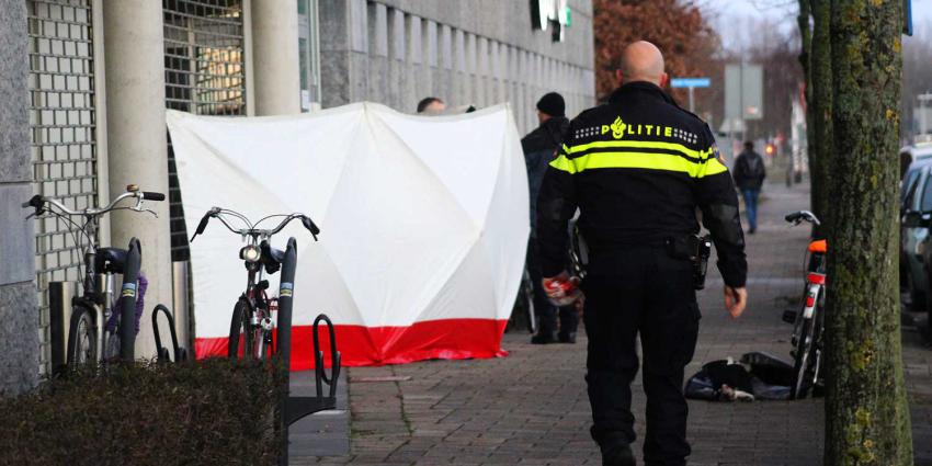 Politie onderzoekt doodsoorzaak persoon na reanimatie