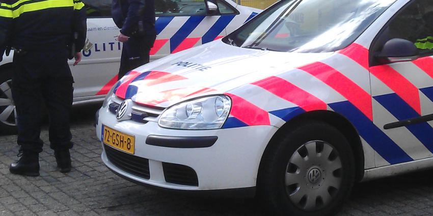 politie-agenten-politieauto