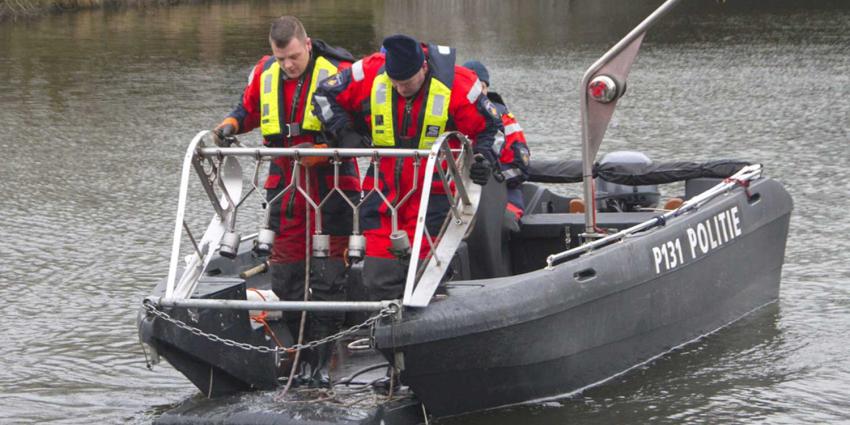 Politie doet onderzoek in Vlaardingervaart