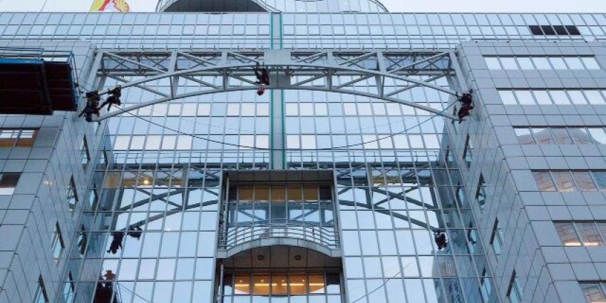 foto van bezetting gebouw Shell | Greenpeace