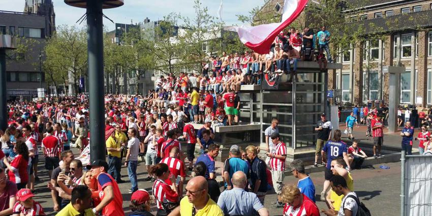 Stadhuisplein Eindhoven stroomt vol voor dubbel feestje