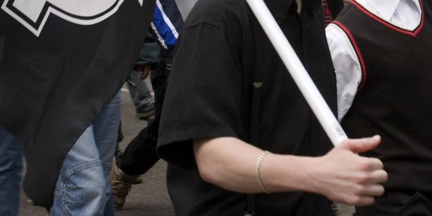 Zeeuwen op zoek naar rechts-extremistische stickerplakkers