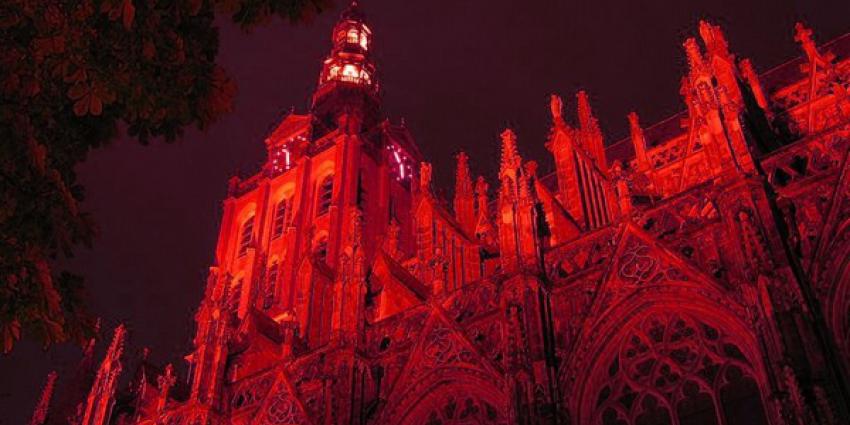 kerken, rood, #redwednesday, kerk in nood