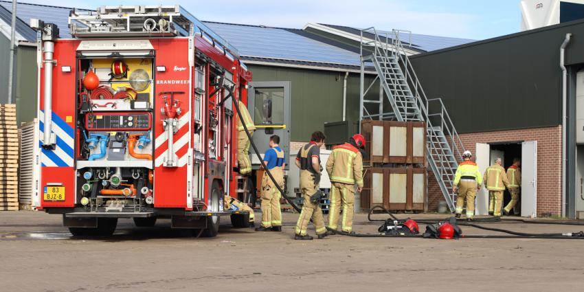 Brandweer met meerdere voertuigen aanwezig