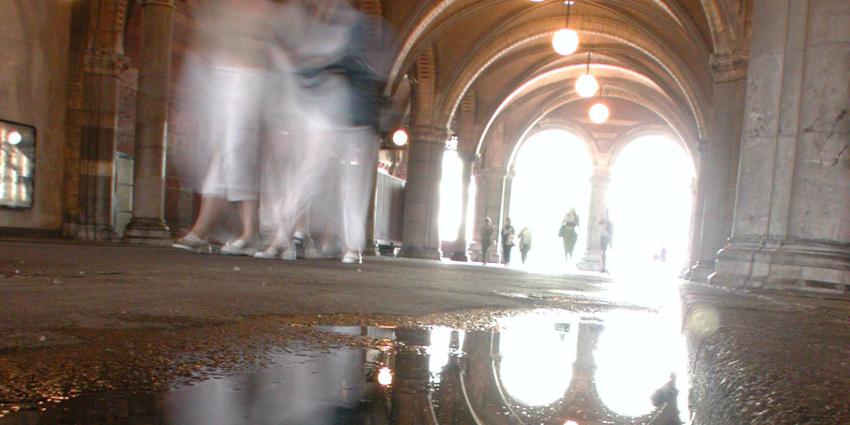 Tuffend onder Passage Rijksmuseum is bekeuring