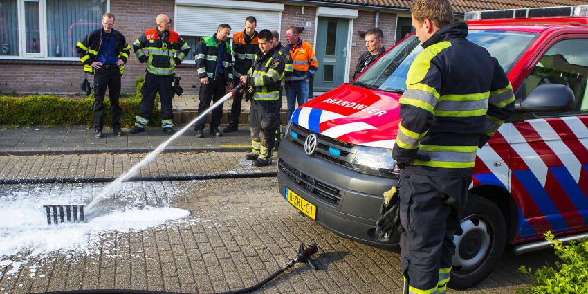 Brandweer en gemeente Best hebben het maar druk met stikend riool