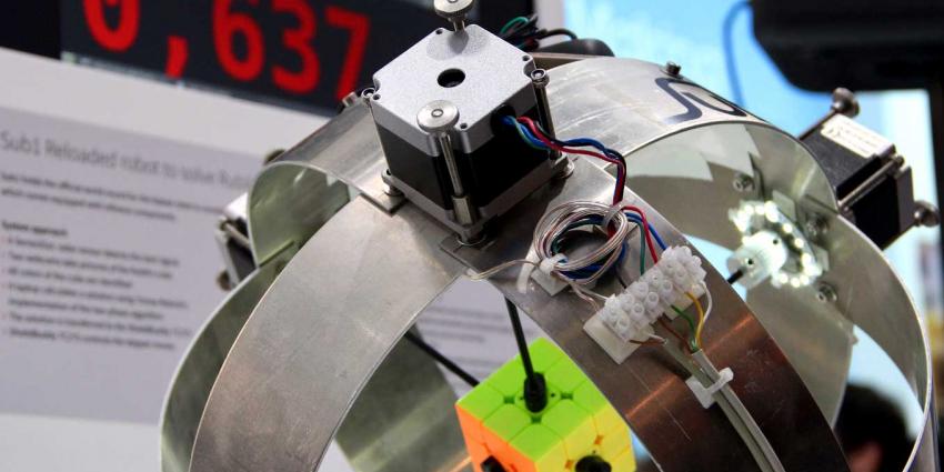 Duitse robot lost Rubik&#039;s kubus in 637 milliseconden op