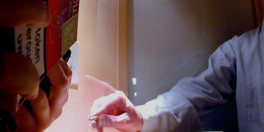 roken-sigaretten-asbak-rookruimte