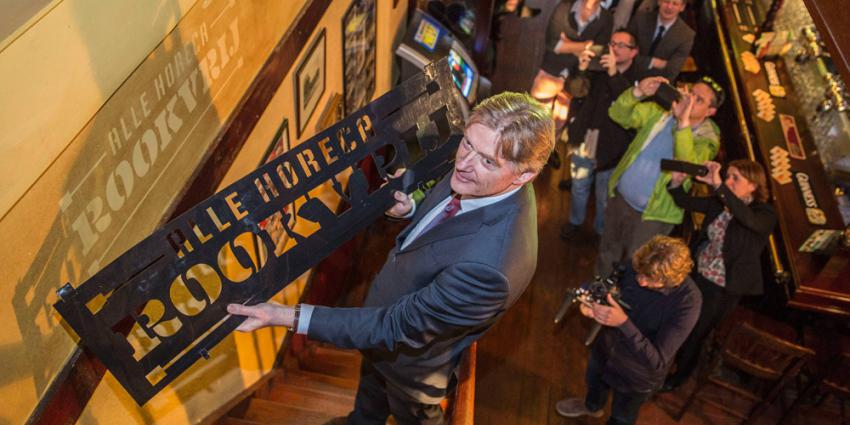 Van Rijn geeft aftrap voor campagne 'Alle horeca rookvrij'